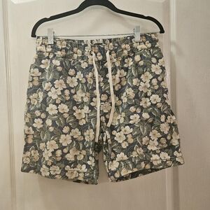 J. Crew size M Medium Men's Floral beachy shorts with pockets